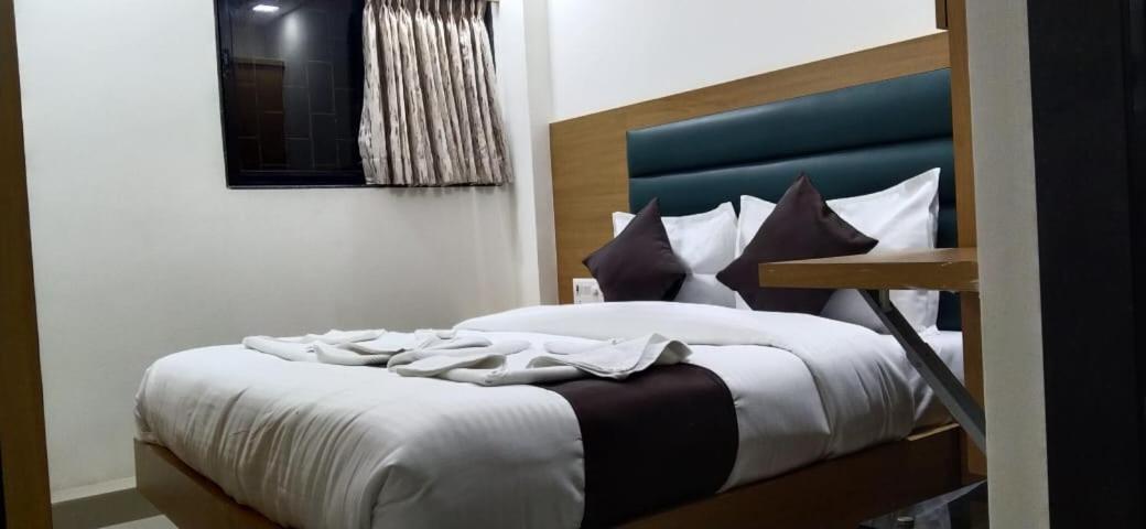 Hotel Sai Grand Residency Мумбаи Экстерьер фото